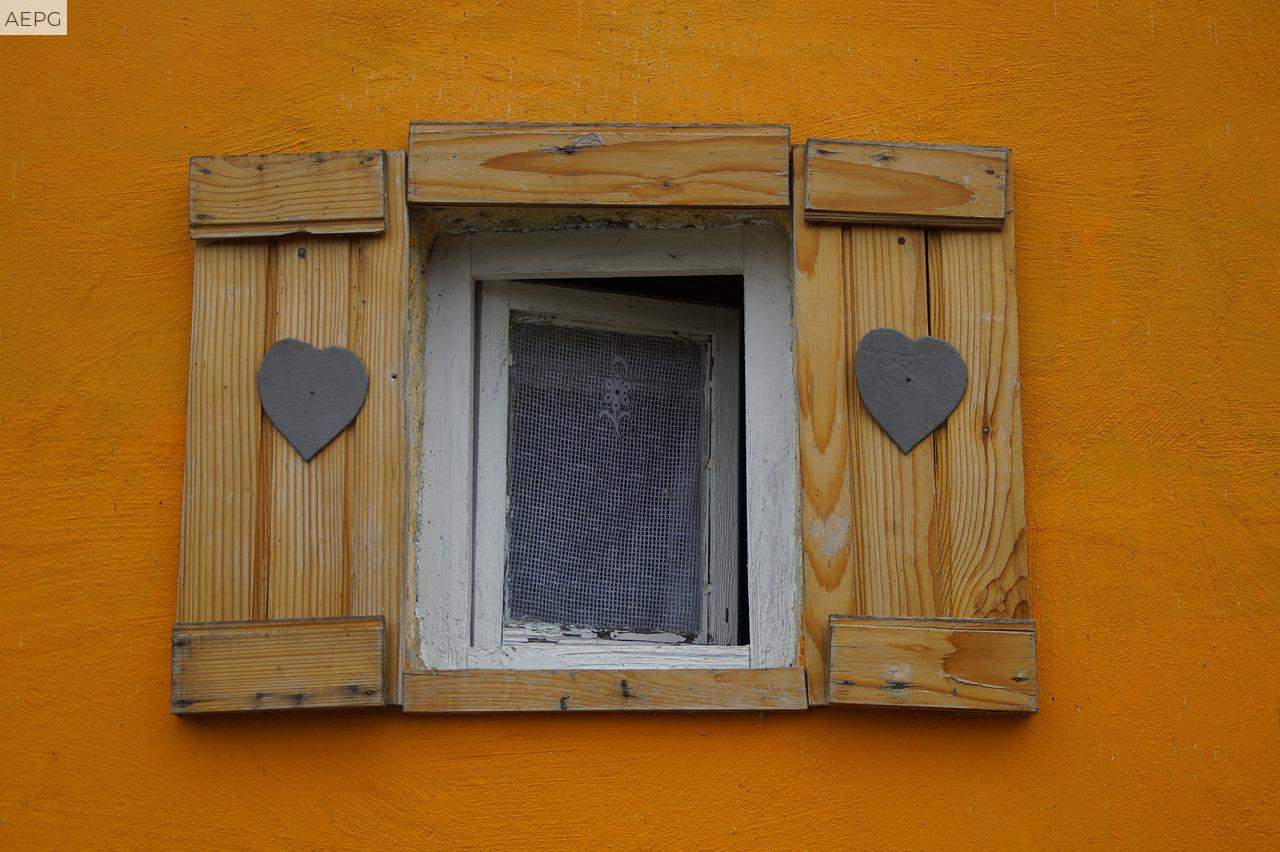 window, friendly, inviting